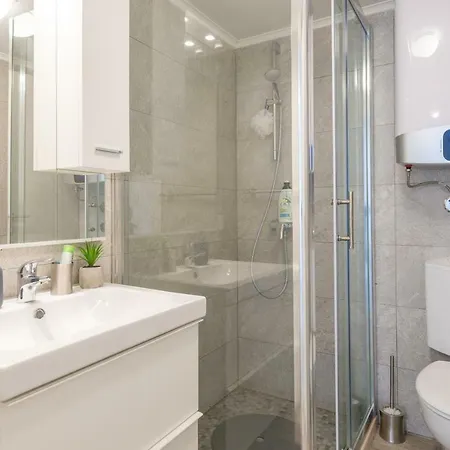 Apartman Brand New With Terrace & Parking *